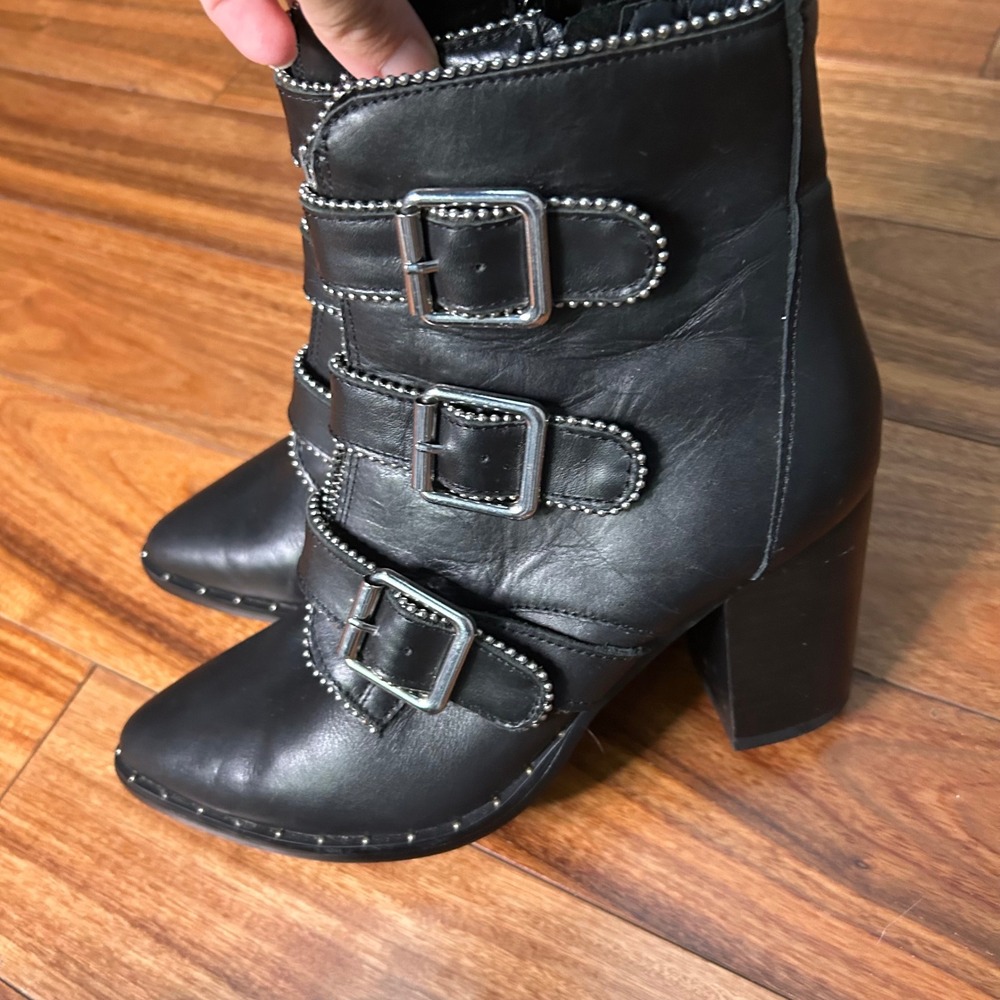 Steve Madden Hattie Black Leather Triple Buckle Studded Ankle Boots 7.5 HATT01S1